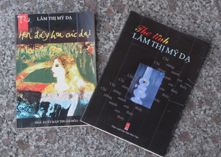 Hai trong số nhiều tập thơ của nữ thi sỹ Lâm Thị Mỹ Dạ.
