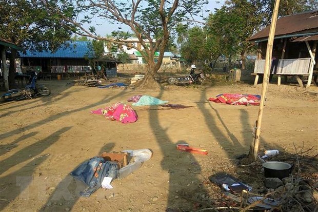 Hiện trường vụ tấn công nhằm vào đồn cảnh sát ở Yoetayoke, gần Sittwe, bang Rakhine, Myanmar. (Nguồn: AFP/TTXVN)