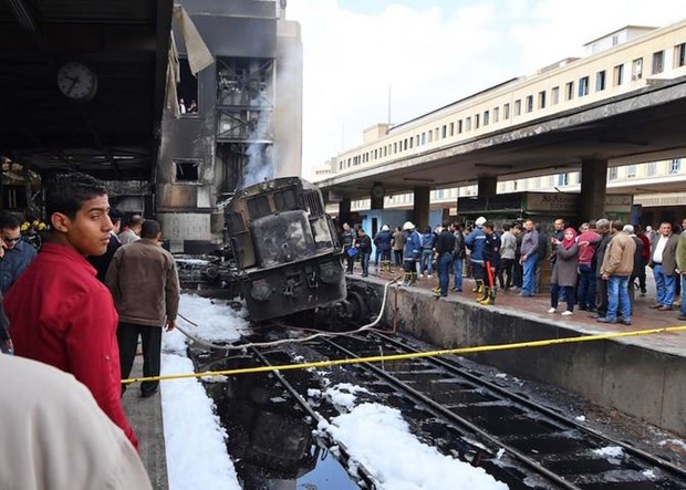 Hiện trường vụ tai nạn tại nhà ga Ramsis, Cairo. (Nguồn: AFP)