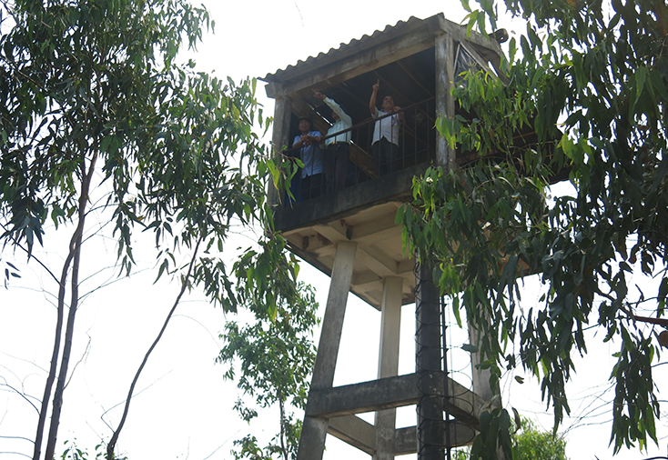 Lực lượng của BQL rừng phòng hộ Nam Quảng Bình thường xuyên túc trực phòng chống cháy rừng.