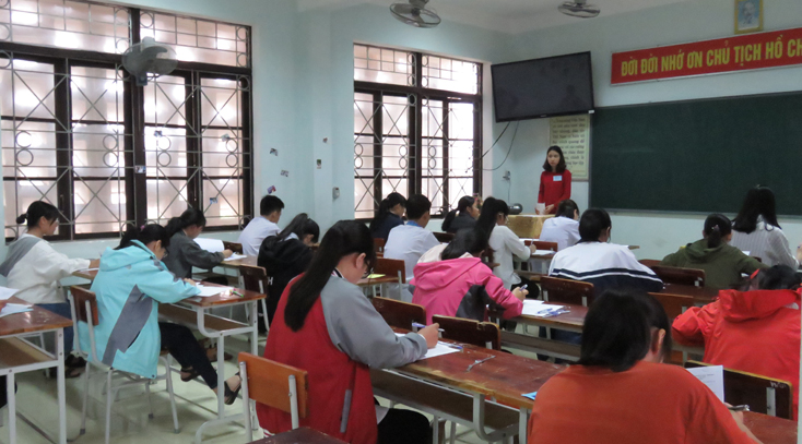 Sáng 14-3, tại Trường THPT Chuyên Võ Nguyên Giáp, thí sinh lớp 9 đã bước vào kỳ thi chọn học sinh giỏi cấp tỉnh năm học 2018-2019. 