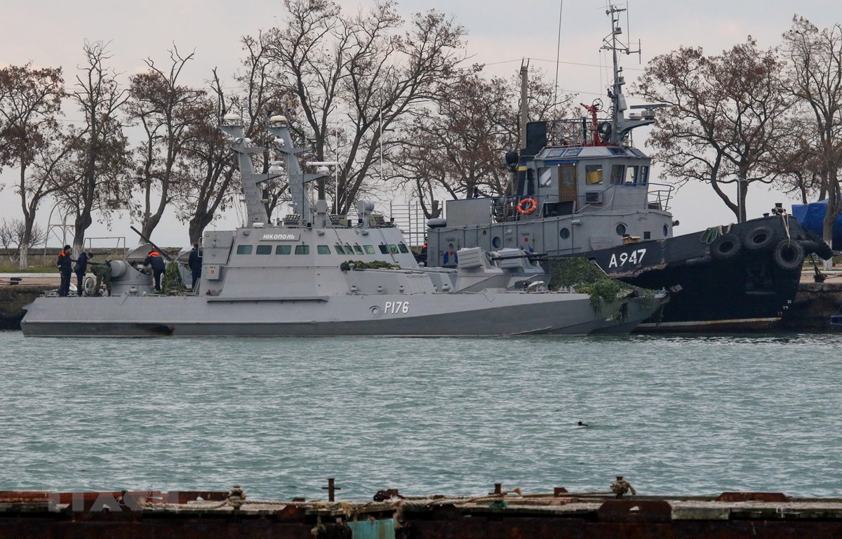 Tàu hải quân Ukraine bị bắt giữ tại cảng Kerch, Crimea, Nga ngày 26-11-2018. (Ảnh: AFP/ TTXVN)