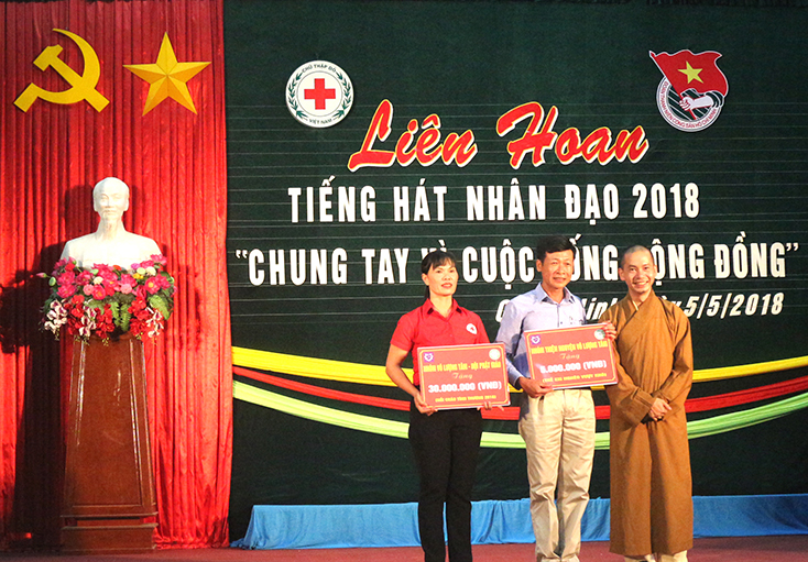 HÌNH ẢNH ĐÍNH KÈM       TảiHội Chữ thập đỏ huyện Quảng Ninh tổ chức đêm nhạc nhằm quyên góp, hỗ trợ các hoàn cảnh khó khăn, bất hạnh.