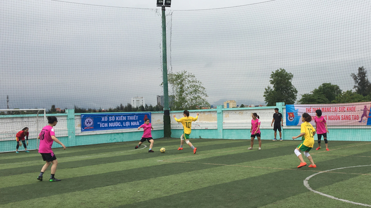  Trận đấu khai mạc các đội nữ thanh niên Khối Doanh nghiệp.