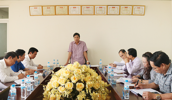 Đồng chí Trưởng ban Dân vận Tỉnh ủy, Trưởng ban Văn hóa- Xã hội HĐND tỉnh Nguyễn Công Huấn phát biểu tại cuộc giám sát.