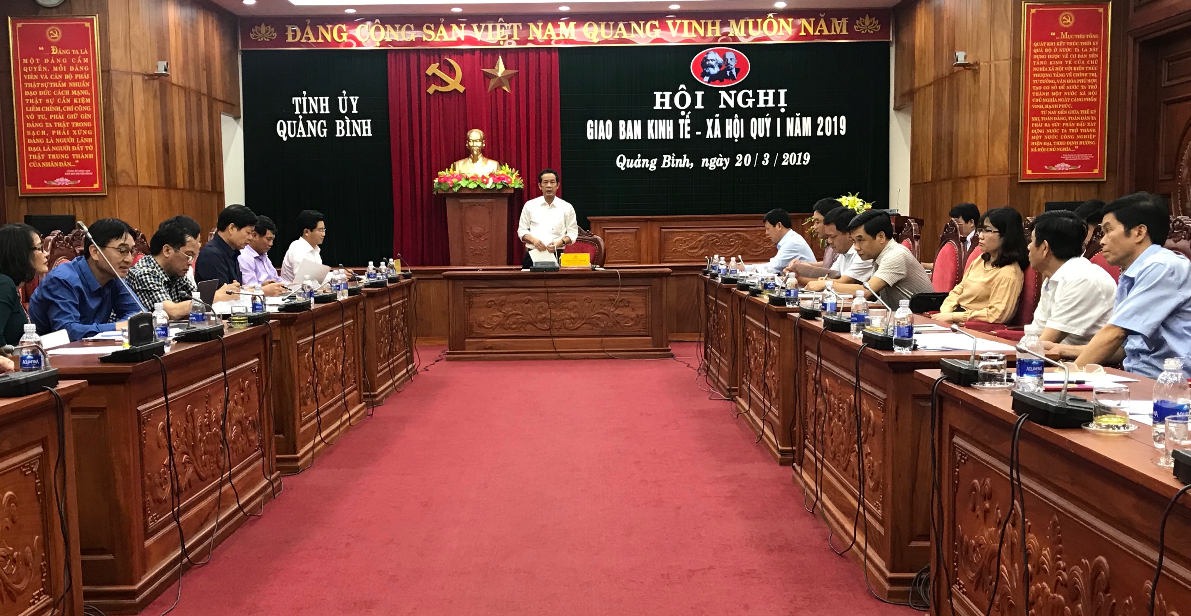 Đồng chí Chủ tịch UBND tỉnh Trần Công Thuật Phát biểu kết luận hội nghị