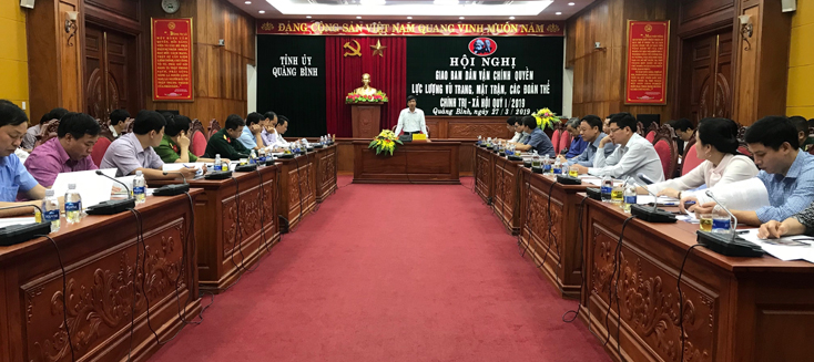 Đồng chí Trưởng ban Dân vận Tỉnh ủy Nguyễn Công Huấn phát biểu tại hội nghị