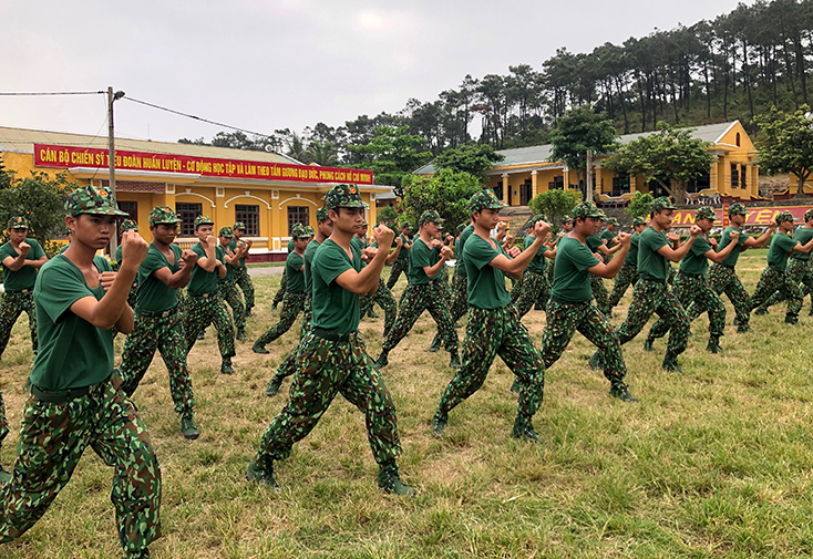 Một buổi huấn luyện võ thuật của các tân binh tại Tiểu đoàn Huấn luyện-Cơ động, BĐBP tỉnh.