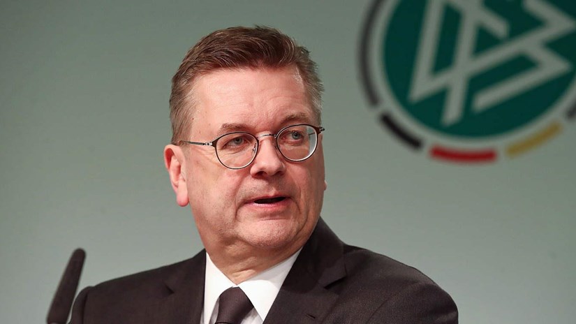 Reinhard Grindel từ chức vị trí Chủ tịch Liên đoàn.