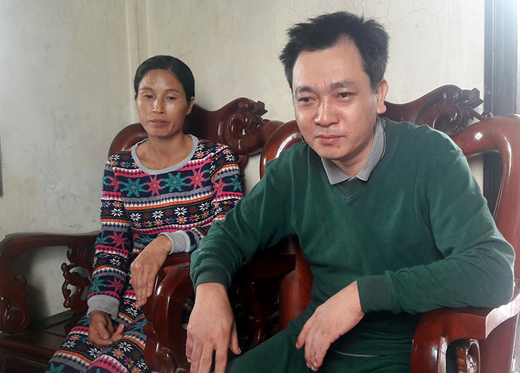 Bà Trần Ngọc Hà và anh Hoàng Minh Châu phản ánh về việc gia đình bị cắt hộ nghèo một cách vô lý, không công bằng.