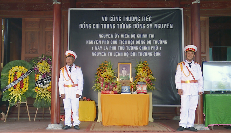 Lễ viếng đồng chí Đồng Sỹ Nguyên được tổ chức trang nghiêm, chu đáo theo nghi thức địa phương tại quê nhà.
