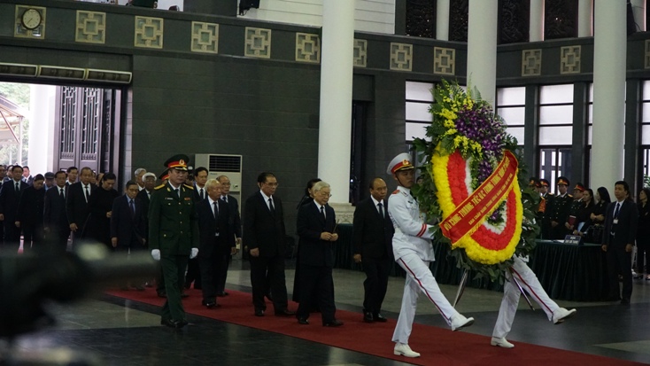 Tổng Bí thư, Chủ tịch nước Nguyễn Phú Trọng dẫn đầu Đoàn đại biểu Đảng, Nhà nước viếng đồng chí Trung tướng Đồng Sỹ Nguyên.