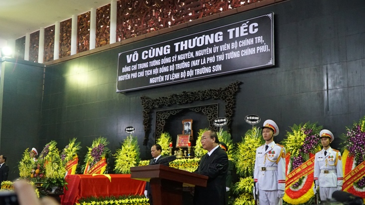 Thủ tướng Nguyễn Xuân Phúc đọc điếu văn tại Lễ truy điệu đồng chí Trung tướng Đồng Sỹ Nguyên.