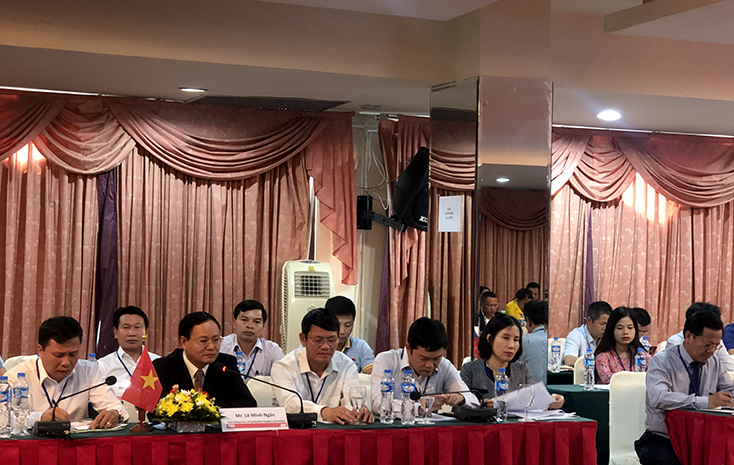 Đoàn đại biểu tỉnh Quảng Bình tham dự hội nghị thương mại biên giới giữa 3 tỉnh thuộc 3 nước Việt Nam, Lào và Thái Lan.