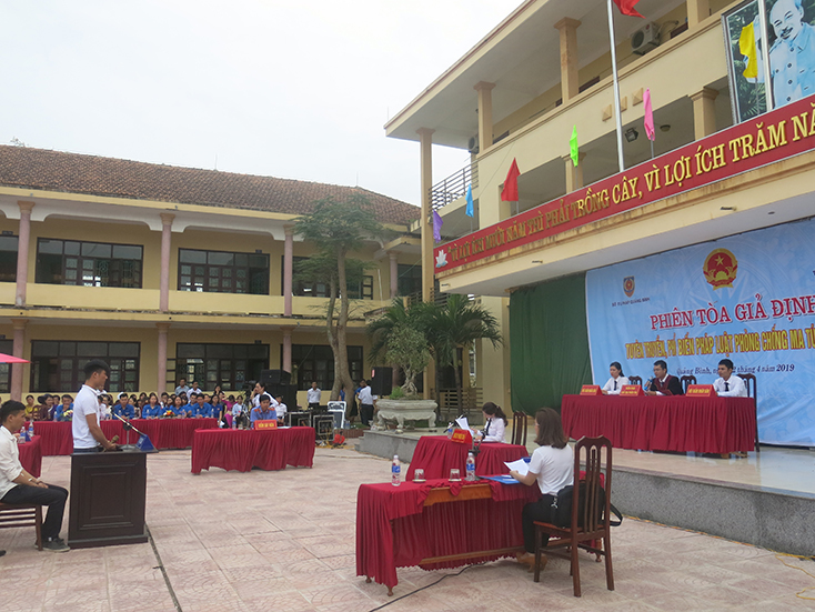 Toàn cảnh phiên tòa giả định tại Trường THPT Lê Hồng Phong