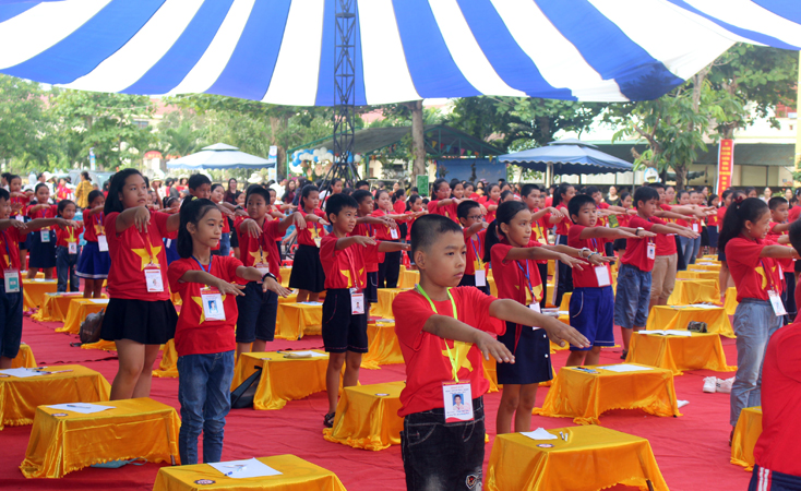 Màn múa dân vũ chào mừng Ngày hội giao lưu học sinh tiểu học TP. Đồng hới năm học 2018-2019.