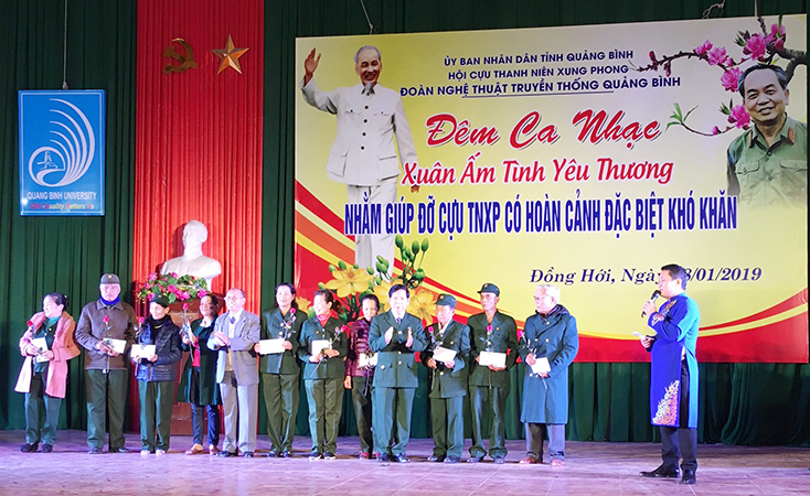 Cùng với việc thi đua phát triển kinh tế, cựu TNXP Quảng Bình còn tổ chức nhiều hoạt động gây quỹ nhằm giúp đỡ hội viên có hoàn cảnh khó khăn.