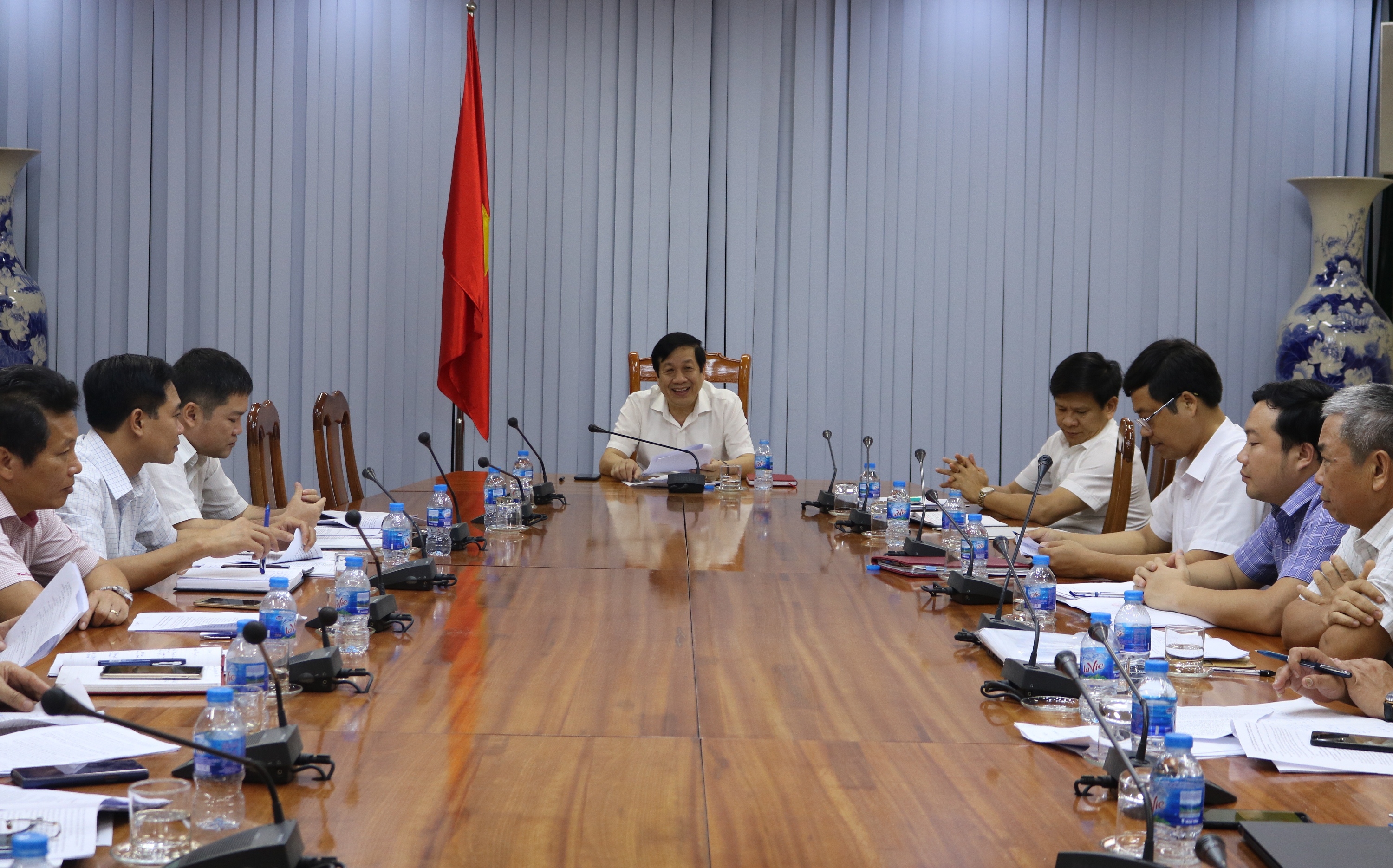 đồng chí Nguyễn Xuân Quang, Ủy viên Ban Thường vụ Tỉnh ủy, Phó Chủ tịch Thường trực UBND tỉnh  chủ trì buổi làm việc.