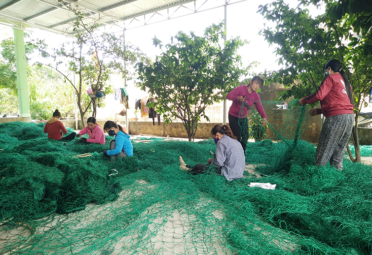 Tổ hợp tác đan vá lưới Hà Thôn được lựa chọn xây dựng hợp tác xã kiểu mẫu.