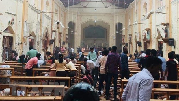Hiện trường đổ nát sau vụ nổ tại một nhà thờ ở Kochchikade, thủ đô Colombo, Sri Lanka ngày 21-4. (Ảnh: India Today/TTXVN)