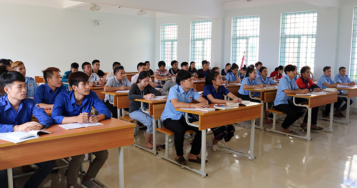 Một lớp học của lưu học sinh Lào tại Trường trung cấp Luật Đồng Hới.
