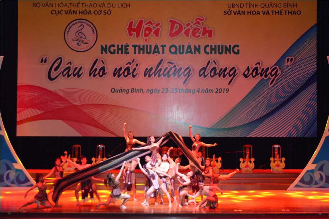 Tiết mục “Dệt mộng đêm trăng” của Đoàn TP.Hồ Chí Minh được Ban giám khảo và khán giả đánh giá cao.