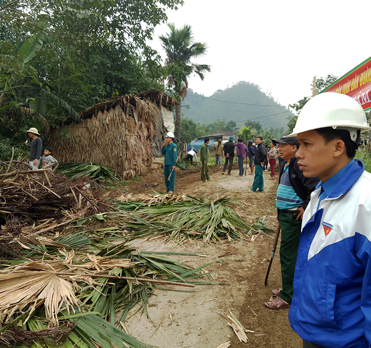 Định kỳ mỗi tháng 2 lần, nhân dân xã Thuận Hóa ra quân tổng vệ sinh môi trường, khơi thông cống rãnh.