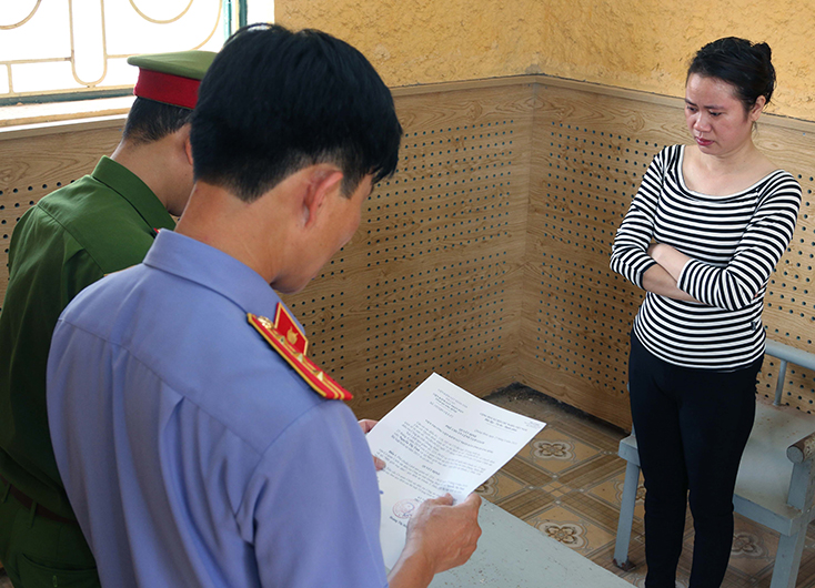 Công bố các quyết định khởi tố vụ án, khởi tố vị can và lệnh tạm giam đối với Nguyễn Thị Tình về hành vi môi giới mại dâm.