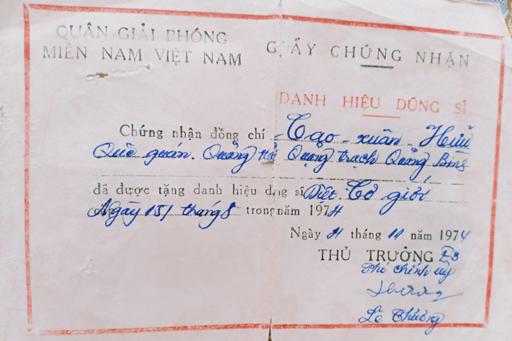 Danh hiệu dũng sỹ diệt xe cơ giới Trung đoàn độc lập trao tặng cho ông Cao Xuân Hữu.