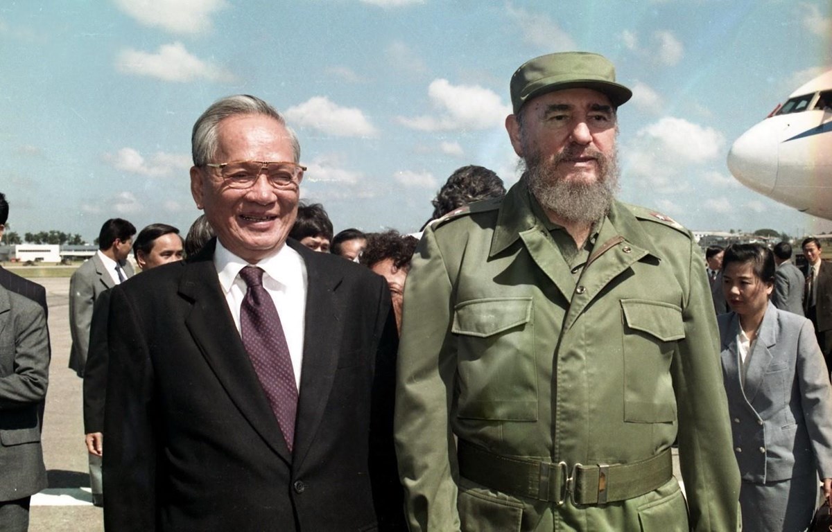 Chủ tịch nước Lê Đức Anh và Chủ tịch Cuba Fidel Castro trong chuyến thăm hữu nghị chính thức Cuba, từ ngày 12 đến 17-10-1995. (Ảnh: Cao Phong/TTXVN)