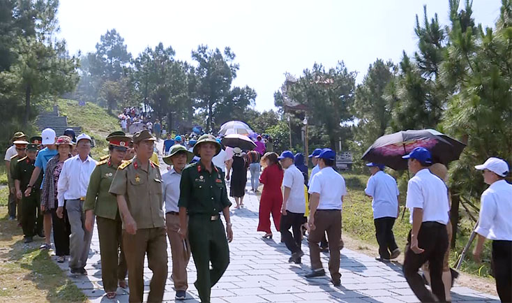 Hàng ngàn lượt người đến dâng hương mộ Đại tướng Võ Nguyên Giáp trong các ngày lễ