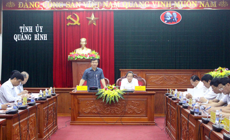 Đồng chí Bùi Văn Thạch, Trưởng đoàn công tác Văn phòng Trung ương Đảng phát biểu chỉ đạo tại buổi làm việc