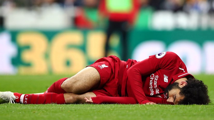   Salah dính chấn thương ở trận gặp Newcastle. (Nguồn: Getty Images)