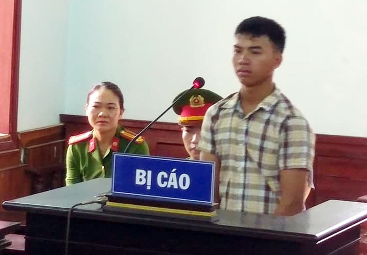 Bị cáo Nguyễn Văn Đạt trước tòa.