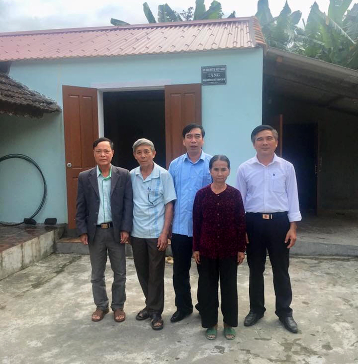 Ủy ban MTTQVN huyện Quảng Trạch luôn quan tâm hỗ trợ xây nhà Đại đoàn kết cho các hộ gia đình chính sách.  
