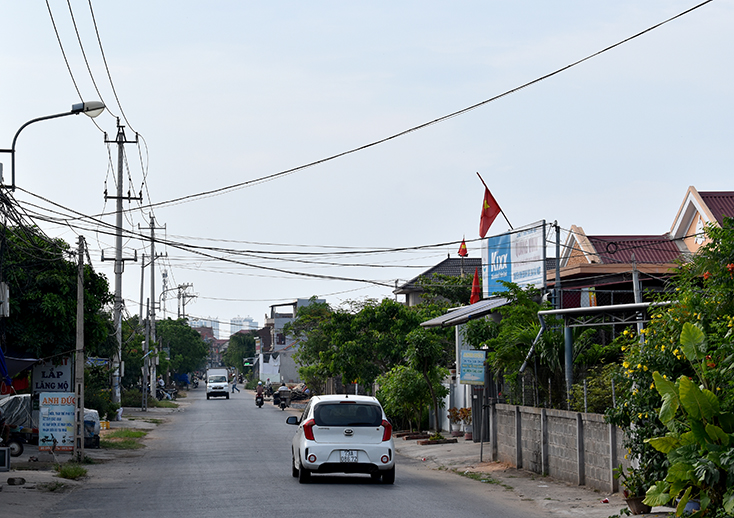 Đường Nguyễn Thị Định, tuyến giao thông đầu tiên ở xã Bảo Ninh.    