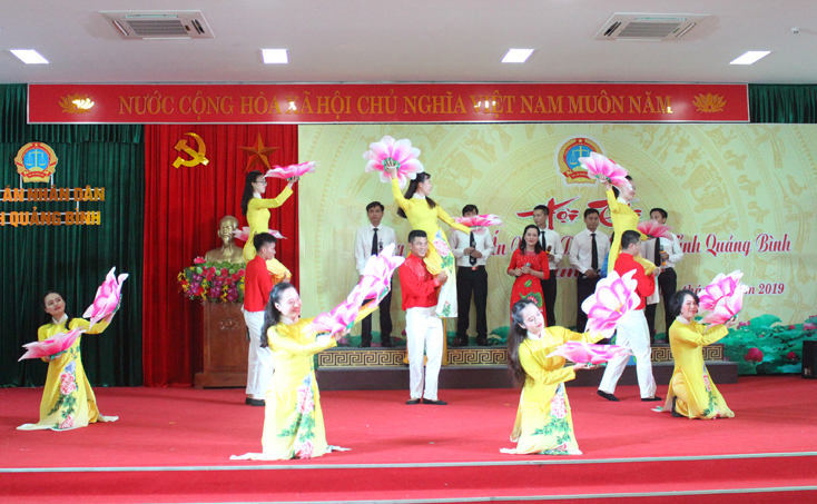 Tiết mục “Khúc hát tự hào TAND Việt Nam” (TAND tỉnh) tham gia Hội thi