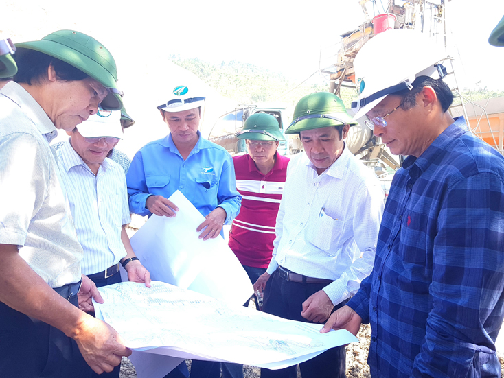 Đồng chí Trần Công Thuật, Chủ tịch UBND tỉnh kiểm tra tiến độ thi công công trình thủy điện La Trọng – Sông Gianh.