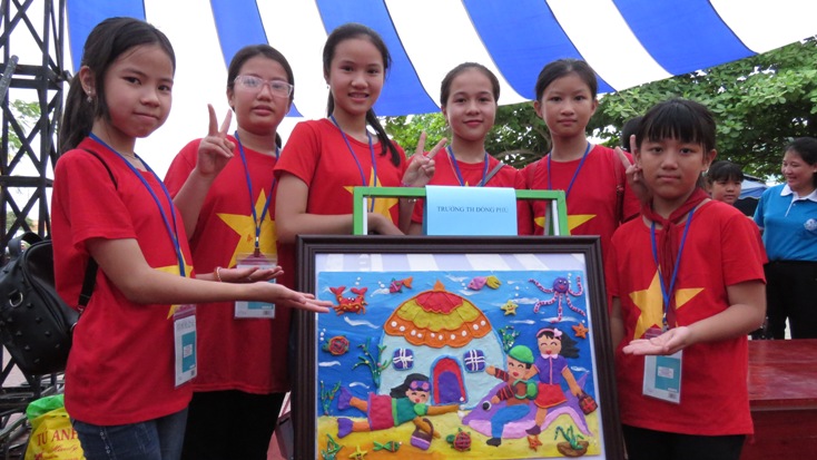 Bức tranh mang chủ đề “Ngôi trường dưới đáy đại dương” của học sinh Trường tiểu học Đồng Phú giành giải đặc biệt.	
