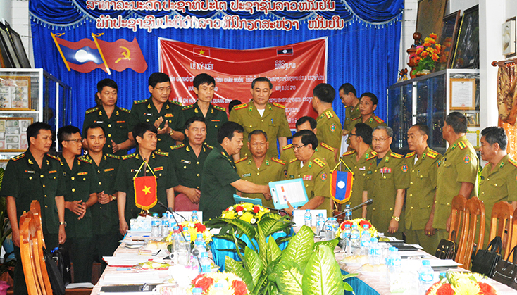 BCH BĐBP Quảng Bình và Ty An Ninh tỉnh Khăm Muộn ký biên bản ghi nhớ lần thứ XII