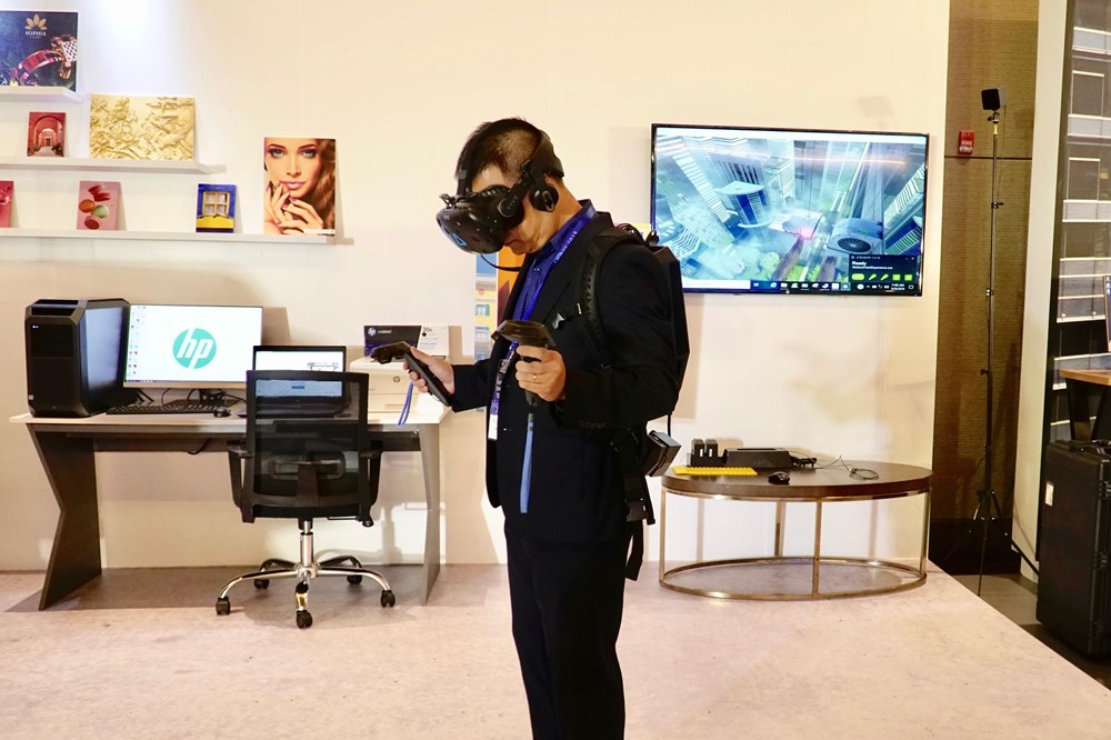   Công nghệ thực tế ảo (VR) được cho là công cụ đắc lực cho doanh nghiệp trong tương lai. (Ảnh: Minh Hiếu/Vietnam+)