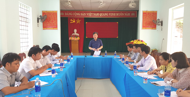Đồng chí Nguyễn Tiến Hoàng, Phó Chủ tịch UBND tỉnh làm việc với UBND xã Lâm Thủy (Lệ Thủy.)