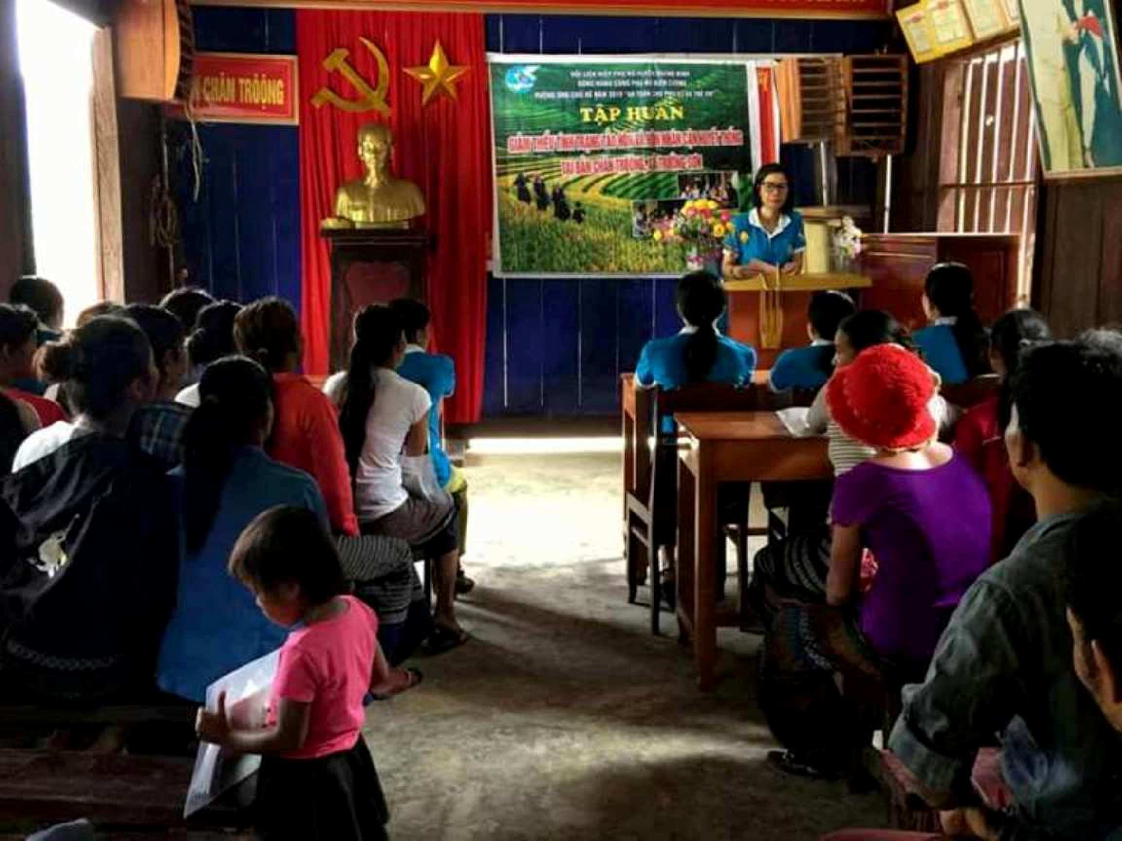 Lớp tập huấn thu hút đông đảo bà con dân tộc Vân Kiều bản Chân Trộông tham gia.