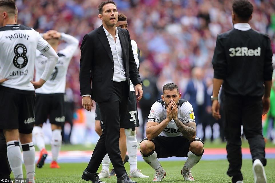   Đội bóng của Lampard lỡ cơ hội thăng hạng.