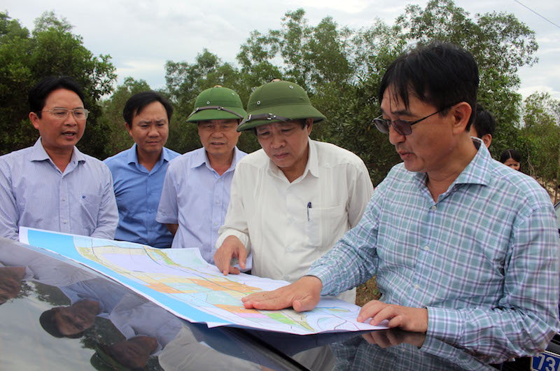 Đồng chí Bí thư Tỉnh ủy kiểm tra các dự án ven biển huyện Quảng Ninh