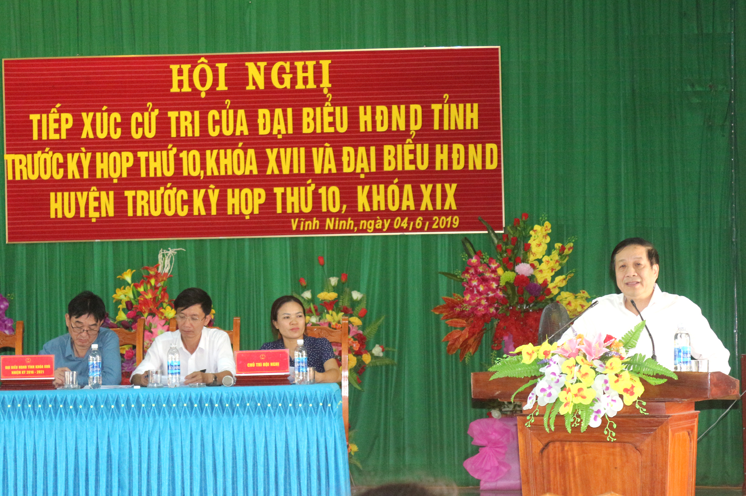 Đồng chí Nguyễn Xuân Quang, Phó Chủ tịch Thường trực UBND tỉnh tiếp thu và giải trình một số đề xuất, kiến nghị của cử tri.