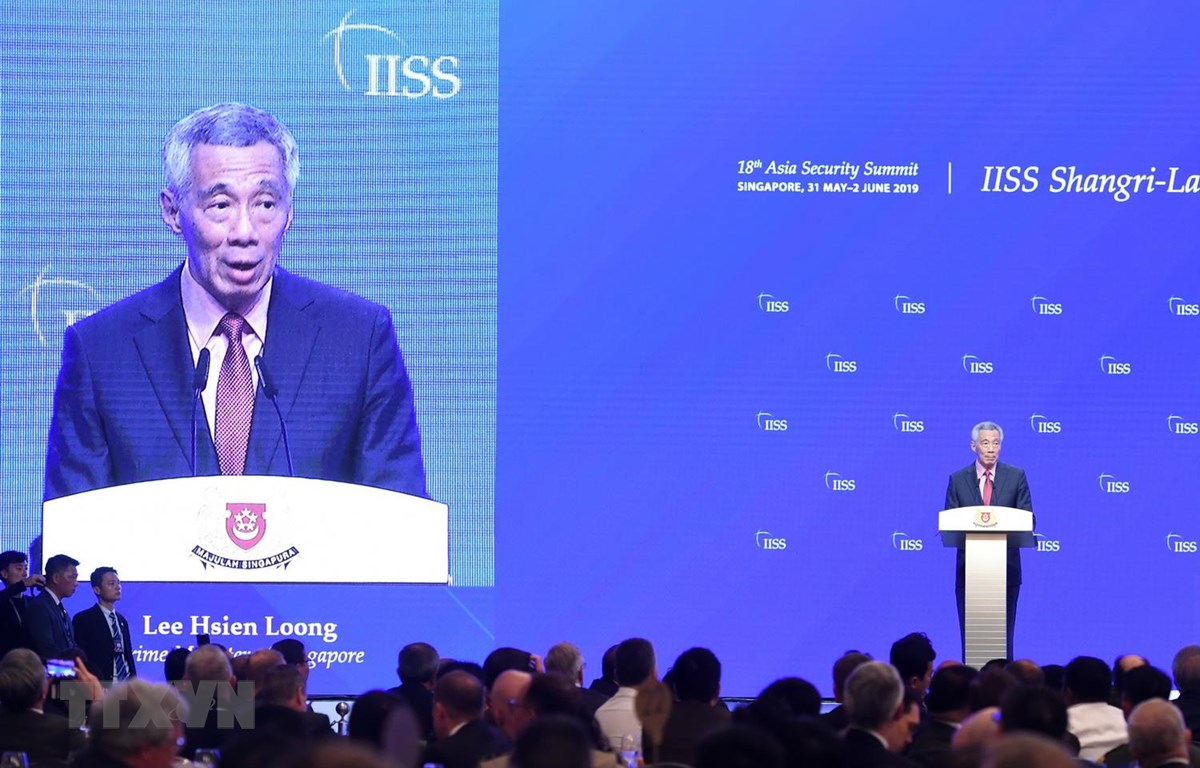 Thủ tướng Singapore Lý Hiển Long phát biểu tại Đối thoại Shangri-La lần thứ 18 ở Singapore ngày 31-5 vừa qua. (Ảnh: AFP/TTXVN)