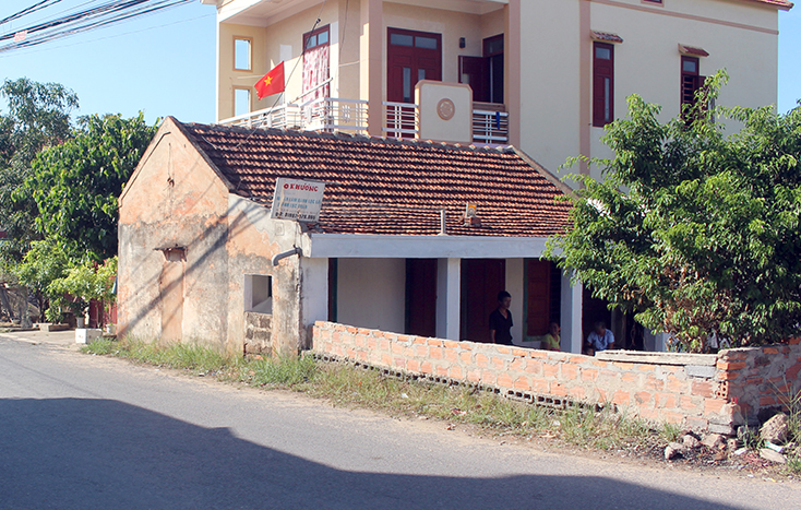 Ngôi nhà cấp 4 bị xuống cấp nghiêm trọng gia đình ông Nguyễn Thanh đang sinh sống.