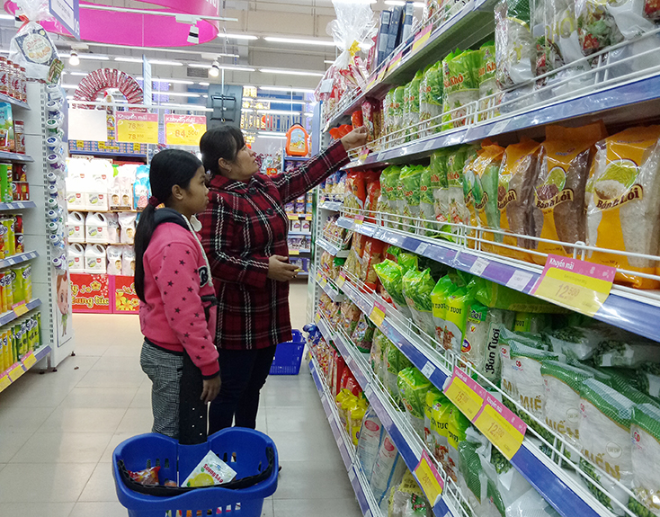 Nhiều mặt hàng đặc sản của huyện Tuyên Hóa đã được bày bán tại các siêu thị lớn của Quảng Bình.