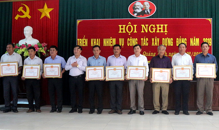 Quảng Ninh trao giấy khen cho các TCCS Đảng trong sạch, vững mạnh giai đoạn 2014-2018.